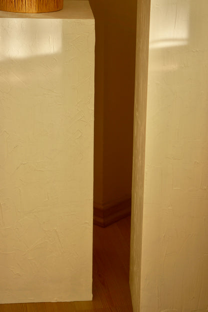 Alçı Görünümlü Beyaz Sütun.